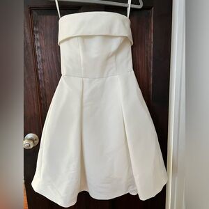 Beautiful white faille dress for bridal
Silk white with side pockets.